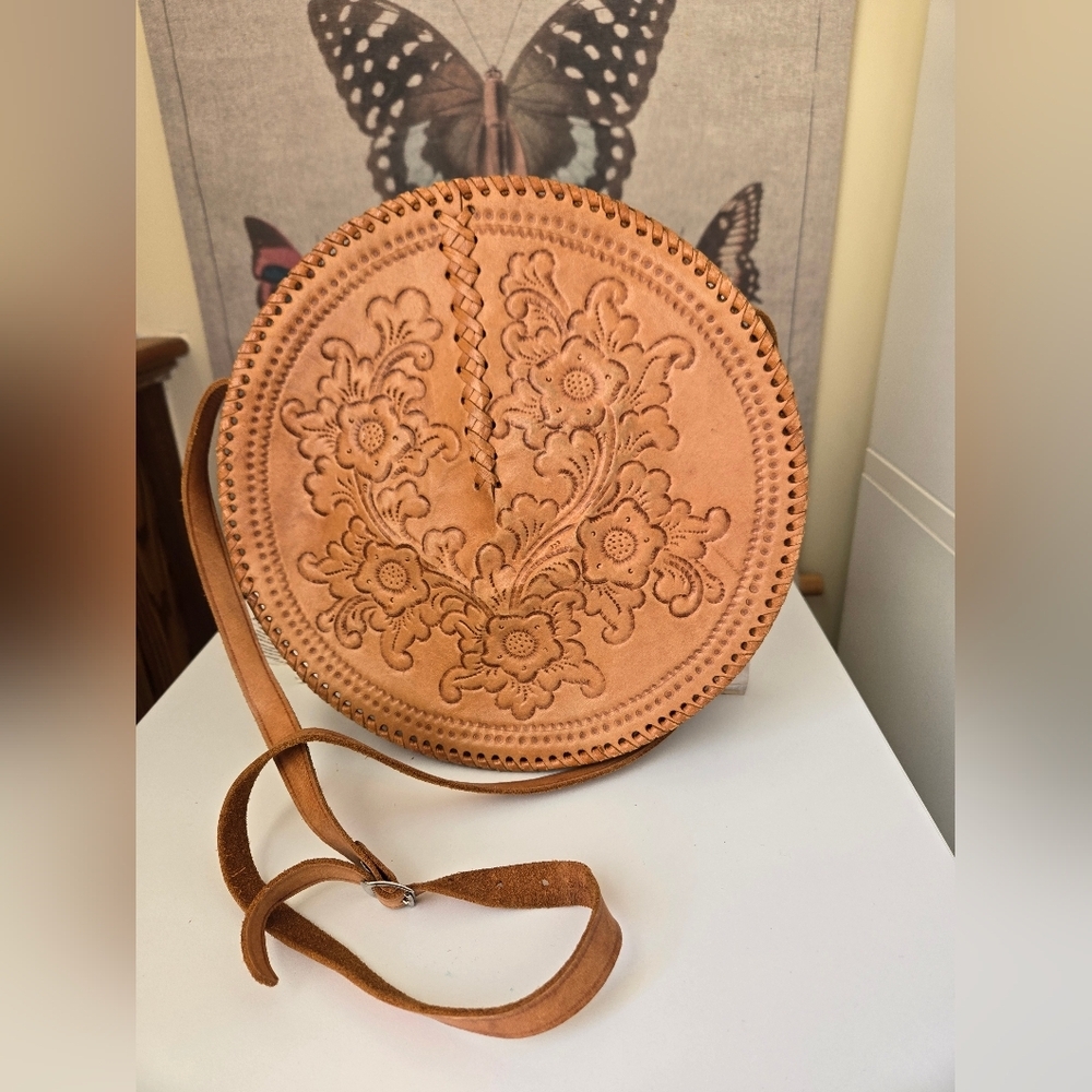 Vintage Round Tooled Leather Bag - Picture 8 of 8